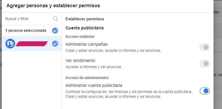 Agrega personas a tu cuenta publicitaria y dales los permisos apropiados para realizar su gestión.